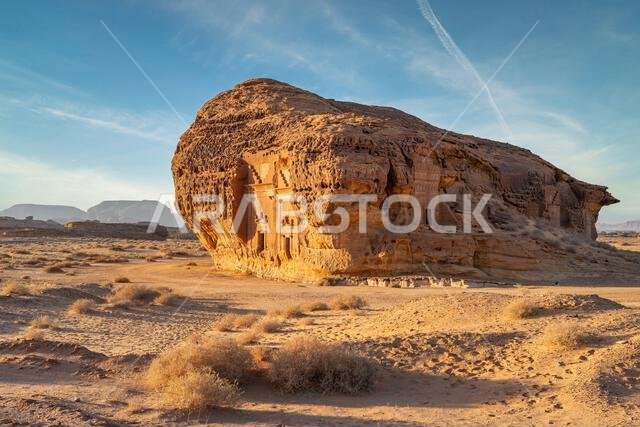 جبل الأحمر، صخرة رملية منحوتة عند غروب الشمس، مقابر الحِجر القديمة، صحراء العلا، المملكة العربية السعودية، عجائب طبيعية وأثرية تخطف الأنفاس جبل الأحمر، صخرة رملية منحوتة عند غروب الشمس، مقابر الحِجر القديمة، صحراء العلا، المملكة العربية السعودية، عجائب طبيعية وأثرية تخطف الأنفاس