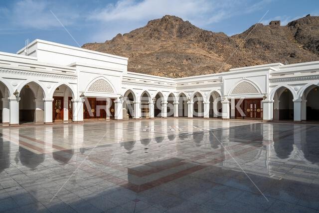 Al Fath Mosque, in Medina, Saudi Arabia, islamic heritage, a sacred site that attracts visitors from across the Muslim world Al Fath Mosque, in Medina, Saudi Arabia, islamic heritage, a sacred site that attracts visitors from across the Muslim world