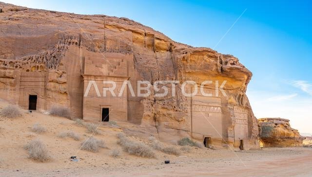 جبل الأحمر، صخرة رملية منحوتة عند غروب الشمس، مقابر الحِجر القديمة، صحراء العلا، المملكة العربية السعودية، عجائب طبيعية وأثرية تخطف الأنفاس جبل الأحمر، صخرة رملية منحوتة عند غروب الشمس، مقابر الحِجر القديمة، صحراء العلا، المملكة العربية السعودية، عجائب طبيعية وأثرية تخطف الأنفاس