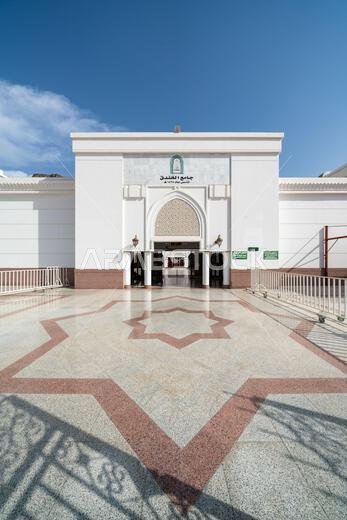 مسجد الفتح، في المدينة المنورة بالمملكة العربية السعودية، هو موقع تراثي إسلامي مقدس يجذب الزوار من جميع أنحاء العالم الإسلامي