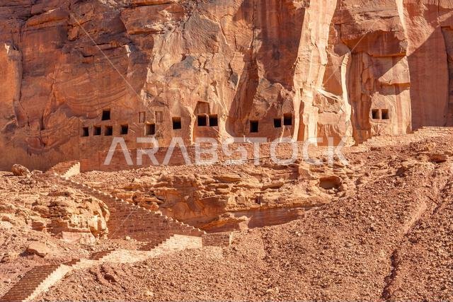 الآثار القديمة المذهلة للمقابر المنحوتة في الصخر في موقع دادان الأثري، وهو إرث حضارة تاريخية مفقودة، في العلا، المملكة العربية السعودية الآثار القديمة المذهلة للمقابر المنحوتة في الصخر في موقع دادان الأثري، وهو إرث حضارة تاريخية مفقودة، في العلا، المملكة العربية السعودية