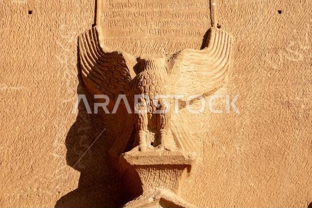 جبل البنات، وهو جبل من الحجر الرملي يضم الآثار القديمة لمقابر قصر البنت في الحِجر، العلا، وهي من عجائب الآثار في المملكة العربية السعودية جبل البنات، وهو جبل من الحجر الرملي يضم الآثار القديمة لمقابر قصر البنت في الحِجر، العلا، وهي من عجائب الآثار في المملكة العربية السعودية