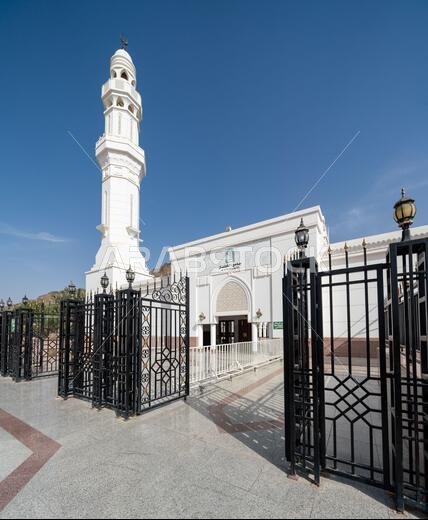 مسجد الفتح، في المدينة المنورة بالمملكة العربية السعودية، هو موقع تراثي إسلامي مقدس يجذب الزوار من جميع أنحاء العالم الإسلامي مسجد الفتح، في المدينة المنورة بالمملكة العربية السعودية، هو موقع تراثي إسلامي مقدس يجذب الزوار من جميع أنحاء العالم الإسلامي