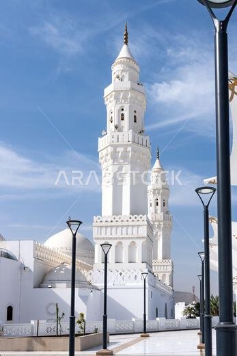 مسجد القبلتين في المدينة المنورة بالمملكة العربية السعودية، تراث إسلامي، موقع مقدس يجذب الزوار من جميع أنحاء العالم الإسلامي مسجد القبلتين في المدينة المنورة بالمملكة العربية السعودية، تراث إسلامي، موقع مقدس يجذب الزوار من جميع أنحاء العالم الإسلامي
