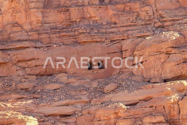 الآثار القديمة المذهلة للمقابر المنحوتة في الصخر في موقع دادان الأثري، وهو إرث حضارة تاريخية مفقودة، في العلا، المملكة العربية السعودية الآثار القديمة المذهلة للمقابر المنحوتة في الصخر في موقع دادان الأثري، وهو إرث حضارة تاريخية مفقودة، في العلا، المملكة العربية السعودية