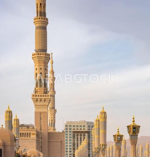 المسجد النبوي في المدينة المنورة، ثاني أقدس موقع إسلامي في المملكة العربية السعودية، والذي يجذب الزوار من جميع أنحاء العالم الإسلامي المسجد النبوي في المدينة المنورة، ثاني أقدس موقع إسلامي في المملكة العربية السعودية، والذي يجذب الزوار من جميع أنحاء العالم الإسلامي