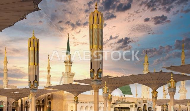 المسجد النبوي في المدينة المنورة، ثاني أقدس موقع إسلامي في المملكة العربية السعودية، والذي يجذب الزوار من جميع أنحاء العالم الإسلامي المسجد النبوي في المدينة المنورة، ثاني أقدس موقع إسلامي في المملكة العربية السعودية، والذي يجذب الزوار من جميع أنحاء العالم الإسلامي