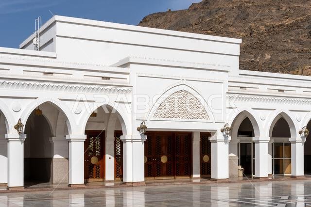 مسجد الفتح، في المدينة المنورة بالمملكة العربية السعودية، هو موقع تراثي إسلامي مقدس يجذب الزوار من جميع أنحاء العالم الإسلامي مسجد الفتح، في المدينة المنورة بالمملكة العربية السعودية، هو موقع تراثي إسلامي مقدس يجذب الزوار من جميع أنحاء العالم الإسلامي