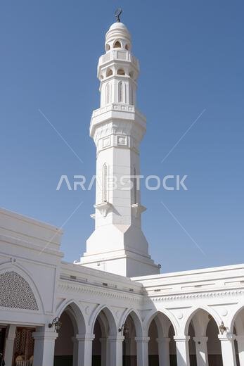 مسجد الفتح، في المدينة المنورة بالمملكة العربية السعودية، هو موقع تراثي إسلامي مقدس يجذب الزوار من جميع أنحاء العالم الإسلامي مسجد الفتح، في المدينة المنورة بالمملكة العربية السعودية، هو موقع تراثي إسلامي مقدس يجذب الزوار من جميع أنحاء العالم الإسلامي