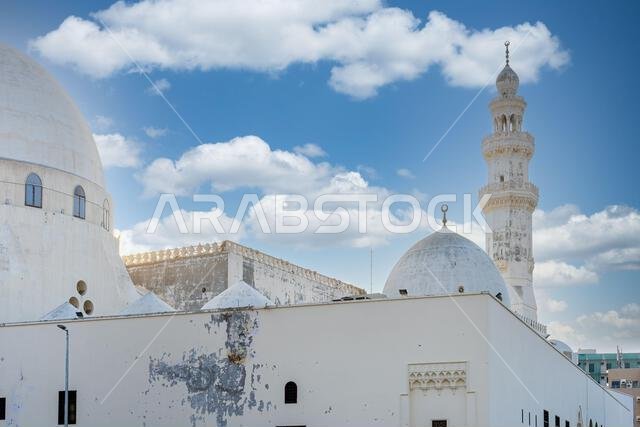 يُعدّ مسجد الملك سعود الكبير في جدة بالمملكة العربية السعودية مثالاً رائعاً على العمارة الإسلامية الحديثة، بمآذنه الشاهقة. يُعدّ مسجد الملك سعود الكبير في جدة بالمملكة العربية السعودية مثالاً رائعاً على العمارة الإسلامية الحديثة، بمآذنه الشاهقة.
