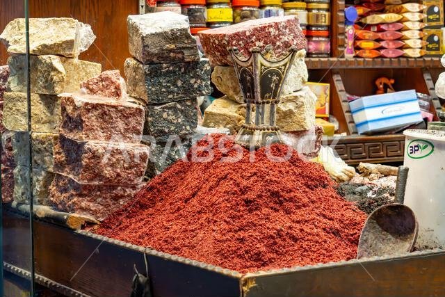 عند غروب الشمس، ينبض درب القبل في حي البلد بجدة بالمملكة العربية السعودية بالحياة. وتدعو المتاجر الزوار لاستكشاف تراث المدينة القديمة. عند غروب الشمس، ينبض درب القبل في حي البلد بجدة بالمملكة العربية السعودية بالحياة. وتدعو المتاجر الزوار لاستكشاف تراث المدينة القديمة.