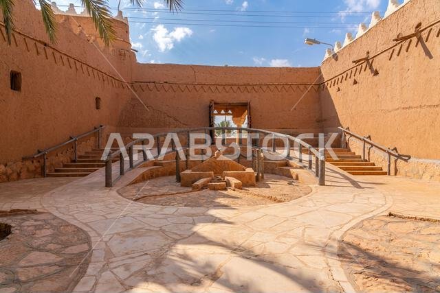Shaqra, Saudi Arabia - December 14, 2024: scenic view of Ancient Traditional Mud Buildings in old village of Shaqra, Saudi Arabia