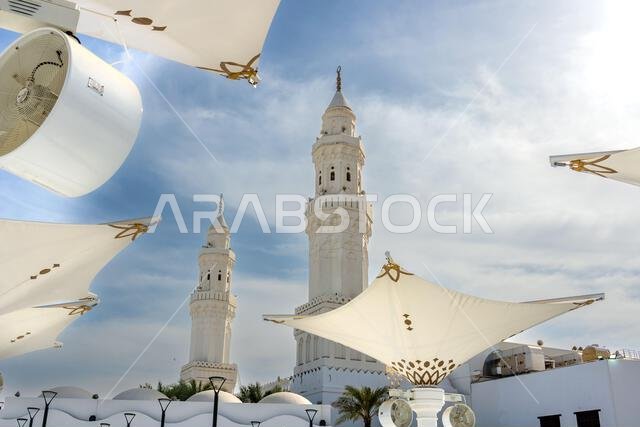 مسجد القبلتين في المدينة المنورة بالمملكة العربية السعودية، تراث إسلامي، موقع مقدس يجذب الزوار من جميع أنحاء العالم الإسلامي مسجد القبلتين في المدينة المنورة بالمملكة العربية السعودية، تراث إسلامي، موقع مقدس يجذب الزوار من جميع أنحاء العالم الإسلامي