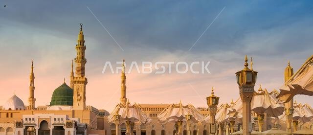المسجد النبوي في المدينة المنورة، ثاني أقدس موقع إسلامي في المملكة العربية السعودية، والذي يجذب الزوار من جميع أنحاء العالم الإسلامي المسجد النبوي في المدينة المنورة، ثاني أقدس موقع إسلامي في المملكة العربية السعودية، والذي يجذب الزوار من جميع أنحاء العالم الإسلامي