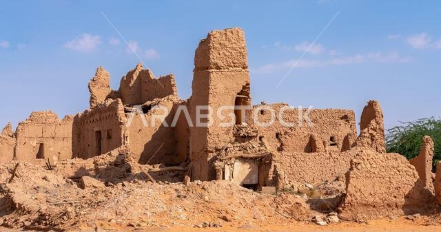 شقراء، المملكة العربية السعودية - 14 ديسمبر 2024: منظر خلاب للمباني الطينية التقليدية القديمة في قرية شقراء القديمة، المملكة العربية السعودية