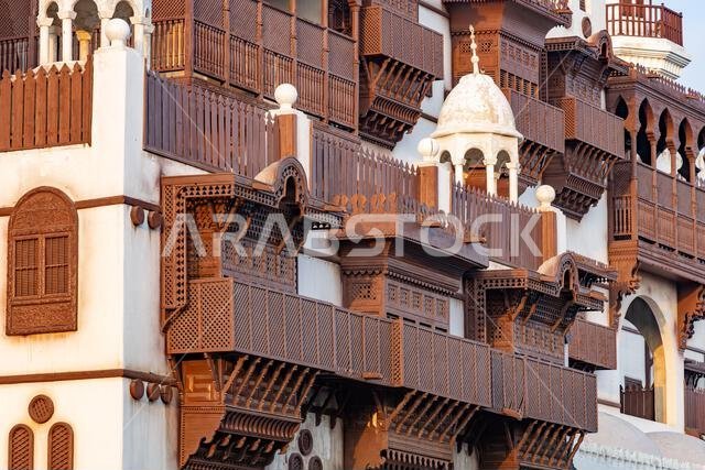 يعرض متحف مدينة الطيبات في جدة عند غروب الشمس في المملكة العربية السعودية، بتصميمه المعماري التقليدي، التراث الثقافي الغني للمنطقة يعرض متحف مدينة الطيبات في جدة عند غروب الشمس في المملكة العربية السعودية، بتصميمه المعماري التقليدي، التراث الثقافي الغني للمنطقة