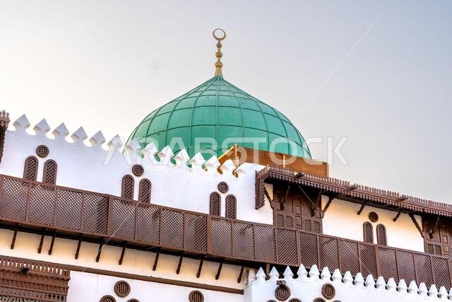 يعرض متحف مدينة الطيبات في جدة عند غروب الشمس في المملكة العربية السعودية، بتصميمه المعماري التقليدي، التراث الثقافي الغني للمنطقة يعرض متحف مدينة الطيبات في جدة عند غروب الشمس في المملكة العربية السعودية، بتصميمه المعماري التقليدي، التراث الثقافي الغني للمنطقة