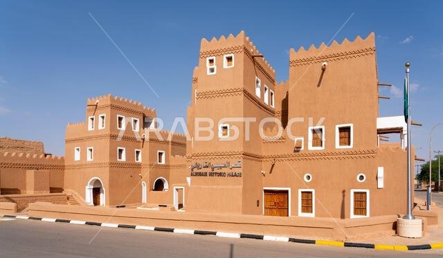 شقراء، المملكة العربية السعودية - 14 ديسمبر 2024: منظر خلاب للمباني الطينية التقليدية القديمة في قرية شقراء القديمة، المملكة العربية السعودية