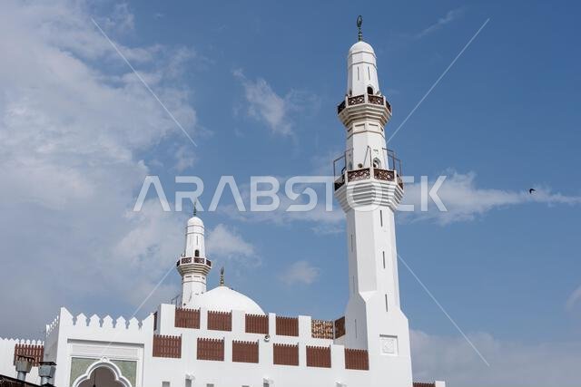 ينعم حي البلد التاريخي في جدة بالمملكة العربية السعودية بالهدوء صباح يوم أحد، ويظل جامع الملك عبد العزيز الكبير شاهداً على هذا الهدوء.