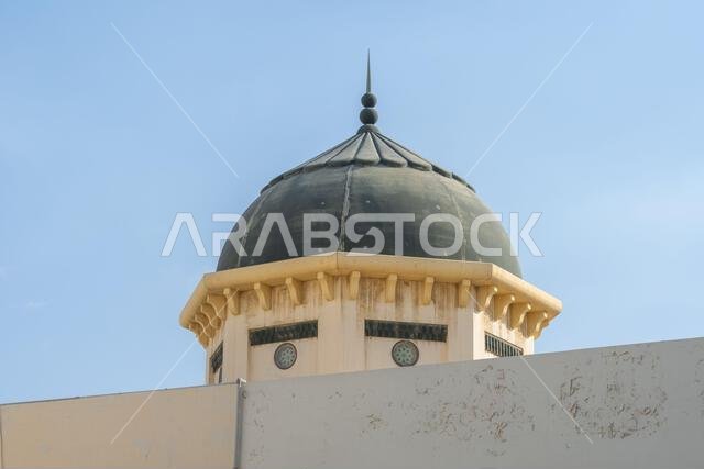 ينعم حي البلد التاريخي في جدة بالمملكة العربية السعودية بالهدوء صباح يوم أحد، ويقف مسجده القديم الجميل حارساً على الهدوء
