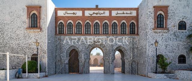 يُعدّ جامع الملك خالد الكبير المهيب، أحد أكبر وأهم المساجد في الرياض بالمملكة العربية السعودية، شاهداً على روعة العمارة الإسلامية.