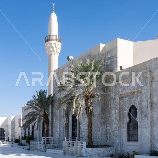 يُعدّ جامع الملك خالد الكبير المهيب، أحد أكبر وأهم المساجد في الرياض بالمملكة العربية السعودية، شاهداً على روعة العمارة الإسلامية. يُعدّ جامع الملك خالد الكبير المهيب، أحد أكبر وأهم المساجد في الرياض بالمملكة العربية السعودية، شاهداً على روعة العمارة الإسلامية.
