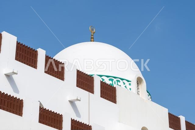 ينعم حي البلد التاريخي في جدة بالمملكة العربية السعودية بالهدوء صباح يوم أحد، ويظل جامع الملك عبد العزيز الكبير شاهداً على هذا الهدوء.