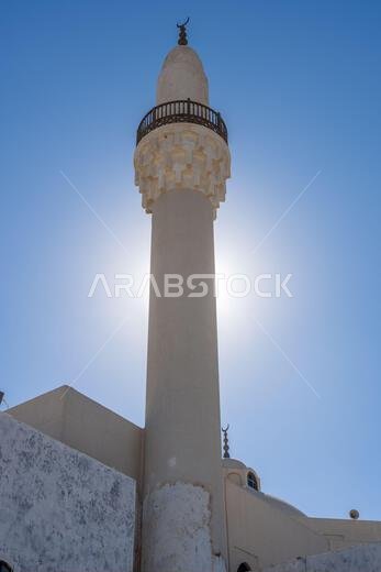يُعدّ جامع الملك خالد الكبير المهيب، أحد أكبر وأهم المساجد في الرياض بالمملكة العربية السعودية، شاهداً على روعة العمارة الإسلامية.