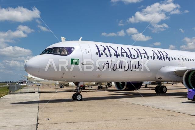 طائرة إيرباص A321 NEO (XLR) تابعة لشركة طيران الرياض على مدرج المطار خلال معرض باريس الجوي. لو بورجيه، فرنسا - J