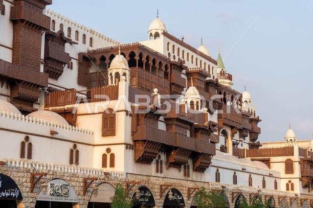 جدة، المملكة العربية السعودية - 19 ديسمبر 2024: متحف مدينة الطيبات في جدة عند غروب الشمس، المملكة العربية السعودية، بتصميمه المعماري التقليدي،