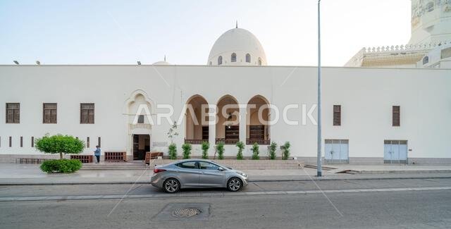 جدة، المملكة العربية السعودية - 19 ديسمبر 2024: مسجد الملك سعود الكبير في جدة، المملكة العربية السعودية، مثال رائع على العمارة الحديثة جدة، المملكة العربية السعودية - 19 ديسمبر 2024: مسجد الملك سعود الكبير في جدة، المملكة العربية السعودية، مثال رائع على العمارة الحديثة