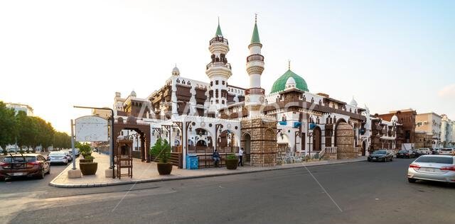جدة، المملكة العربية السعودية - 19 ديسمبر 2024: متحف مدينة الطيبات في جدة عند غروب الشمس، المملكة العربية السعودية، بتصميمه المعماري التقليدي،