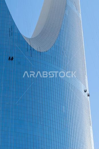 Riyadh, Saudi Arabia - December 22, 2024: The Kingdom Centre in Riyadh, Saudi Arabia, with its distinctive skyscraper design and gleaming facade, symb