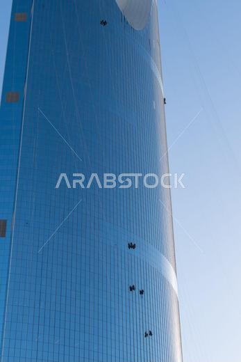 الرياض، المملكة العربية السعودية - 22 ديسمبر 2024: مركز المملكة في الرياض، المملكة العربية السعودية، بتصميمه المميز كناطحة سحاب وواجهته البراقة، رمز الرياض، المملكة العربية السعودية - 22 ديسمبر 2024: مركز المملكة في الرياض، المملكة العربية السعودية، بتصميمه المميز كناطحة سحاب وواجهته البراقة، رمز
