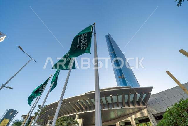 الرياض، المملكة العربية السعودية - 22 ديسمبر 2024: مركز المملكة في الرياض، المملكة العربية السعودية، بتصميمه المميز كناطحة سحاب وواجهته البراقة، رمز الرياض، المملكة العربية السعودية - 22 ديسمبر 2024: مركز المملكة في الرياض، المملكة العربية السعودية، بتصميمه المميز كناطحة سحاب وواجهته البراقة، رمز