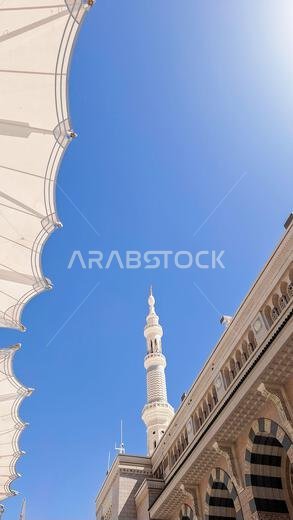 المدينة المنورة، المملكة العربية السعودية - 5 مارس 2024: التصميم المعماري الخارجي للمسجد النبوي