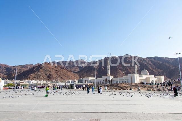 Jabal Uhud - Medina, Saudi Arabia. October 1, 2024. Pilgrims visiting mount Uhud and Shuhada Mosque Jabal Uhud - Medina, Saudi Arabia. October 1, 2024. Pilgrims visiting mount Uhud and Shuhada Mosque