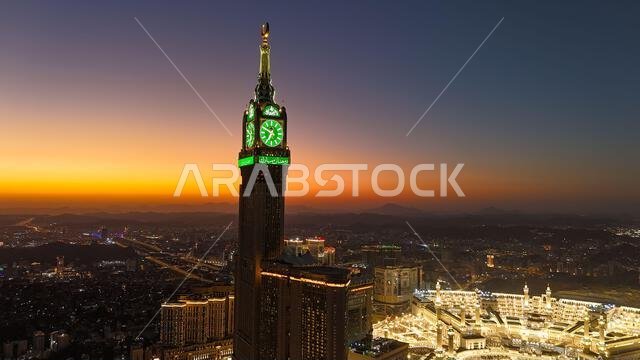 منظر جوي لأفق مكة المكرمة، مدينة مكة المكرمة، المملكة العربية السعودية - برج الساعة والفنادق - صورة جوية للمسجد الحرام