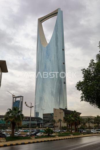 الرياض، المملكة العربية السعودية - 1 أبريل 2024، برج المملكة، منطقة المملكة للأعمال، طريق الملك فهد