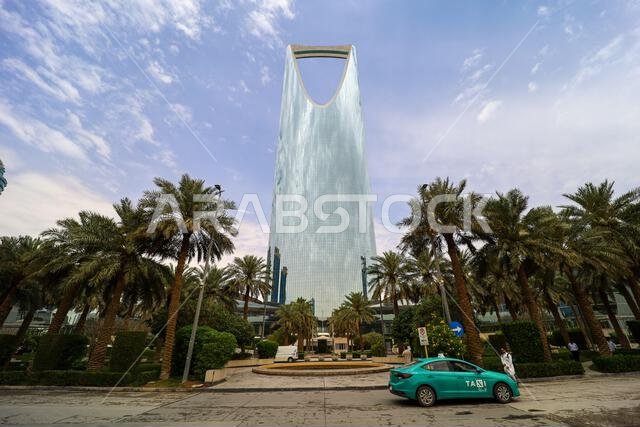 الرياض، المملكة العربية السعودية - 1 أبريل 2024، برج المملكة، منطقة المملكة للأعمال، طريق الملك فهد