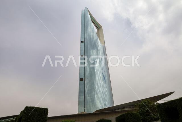 الرياض، المملكة العربية السعودية - 1 أبريل 2024، برج المملكة، منطقة المملكة للأعمال، طريق الملك فهد