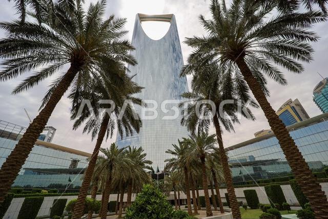 الرياض، المملكة العربية السعودية - 1 أبريل 2024، برج المملكة، منطقة المملكة للأعمال، طريق الملك فهد الرياض، المملكة العربية السعودية - 1 أبريل 2024، برج المملكة، منطقة المملكة للأعمال، طريق الملك فهد