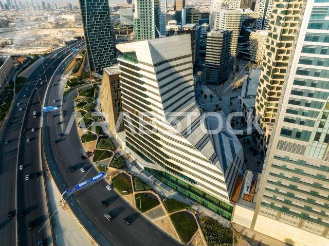 مبانٍ حديثة في مركز الملك عبد الله المالي (KAFD)، الرياض، المملكة العربية السعودية.
