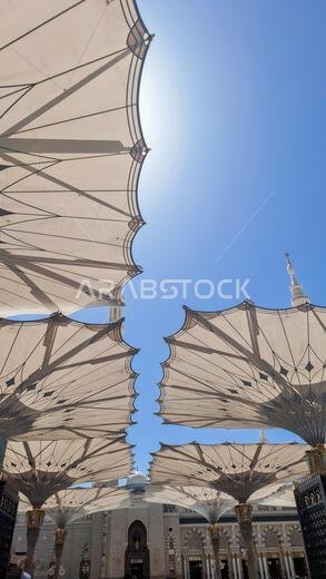 المدينة المنورة، المملكة العربية السعودية - 5 مارس 2024: التصميم المعماري الخارجي للمسجد النبوي المدينة المنورة، المملكة العربية السعودية - 5 مارس 2024: التصميم المعماري الخارجي للمسجد النبوي