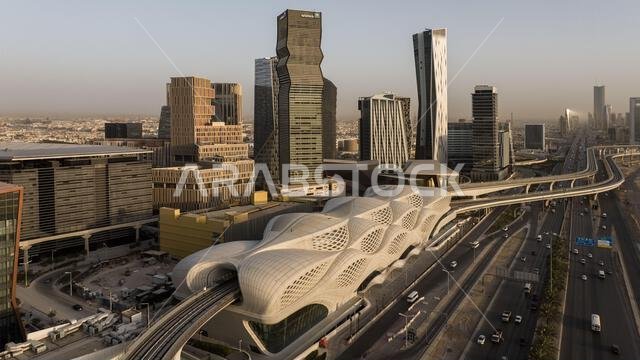 مبانٍ حديثة في مركز الملك عبد الله المالي (KAFD)، الرياض، المملكة العربية السعودية.