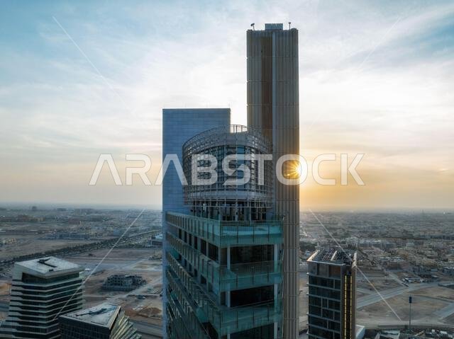 مبانٍ حديثة في مركز الملك عبد الله المالي (KAFD)، الرياض، المملكة العربية السعودية.