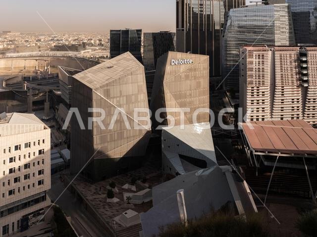 مبانٍ حديثة في مركز الملك عبد الله المالي (KAFD)، الرياض، المملكة العربية السعودية.
