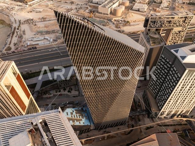 مبانٍ حديثة في مركز الملك عبد الله المالي (KAFD)، الرياض، المملكة العربية السعودية. مبانٍ حديثة في مركز الملك عبد الله المالي (KAFD)، الرياض، المملكة العربية السعودية.