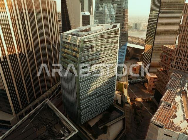 مبانٍ حديثة في مركز الملك عبد الله المالي (KAFD)، الرياض، المملكة العربية السعودية.