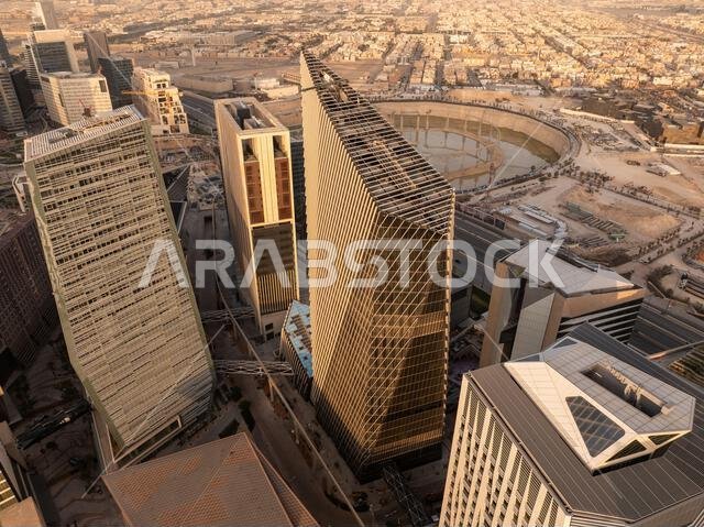 مبانٍ حديثة في مركز الملك عبد الله المالي (KAFD)، الرياض، المملكة العربية السعودية.